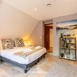 Villa Eva Stunning With Garden Sleeps 10 *