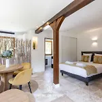 Eva Stunning With Garden Sleeps 10 Villa