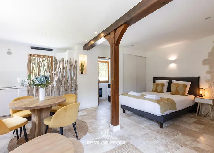 Eva Stunning With Garden Sleeps 10 Vila