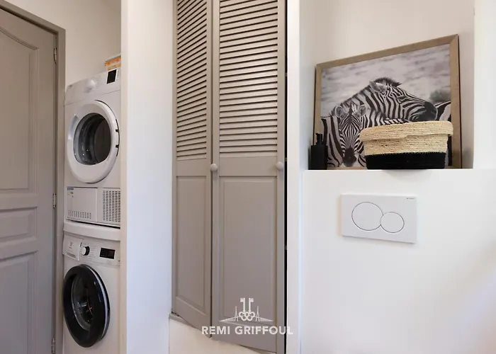 Vila Eva Stunning With Garden Sleeps 10