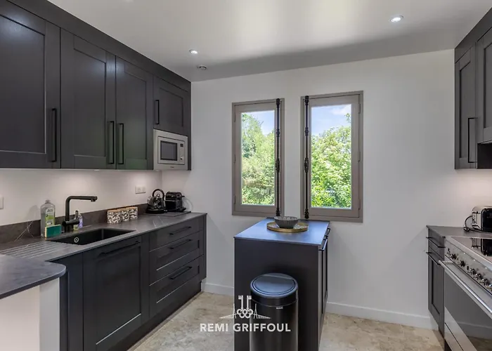 Eva Stunning With Garden Sleeps 10