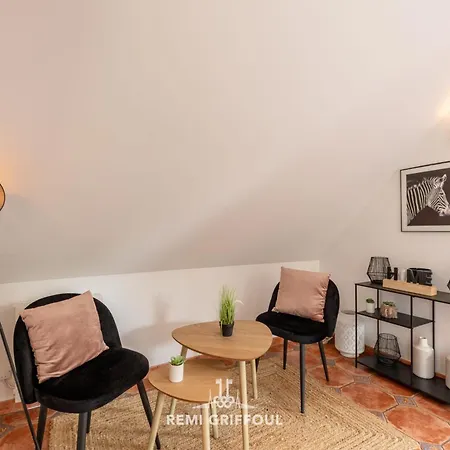 Eva Stunning With Garden Sleeps 10 Villa