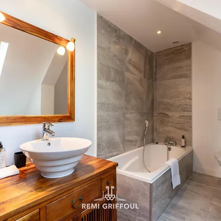 Eva Stunning With Garden Sleeps 10 Villa *