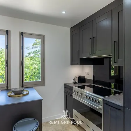 Villa Eva Stunning With Garden Sleeps 10 *